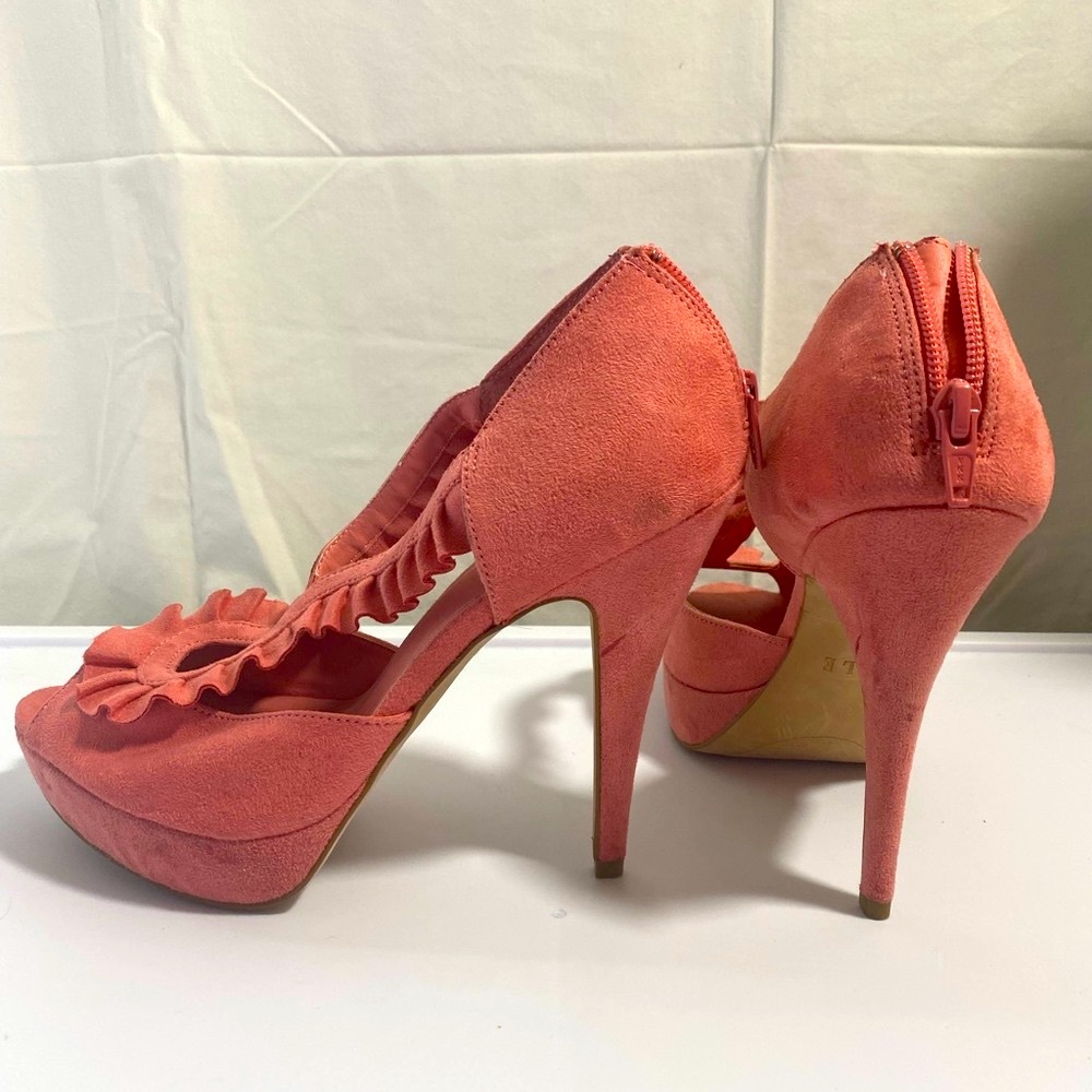 NWOT ELLE Coral Heels-8